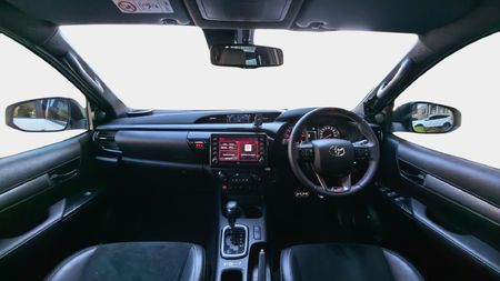 2025-Toyota-Hilux-28GD-6-GR-Sport-Double-Cab-4x4_11