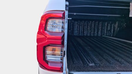 2025-Toyota-Hilux-28GD-6-GR-Sport-Double-Cab-4x4_17
