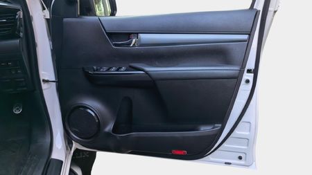 2025-Toyota-Hilux-28GD-6-GR-Sport-Double-Cab-4x4_19
