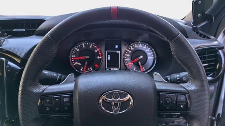 2025-Toyota-Hilux-28GD-6-GR-Sport-Double-Cab-4x4_5