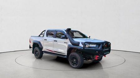2025-Toyota-Hilux-28GD-6-GR-Sport-Double-Cab-4x4_6