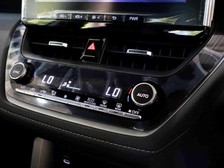 2025-Toyota-Corolla-Cross-18-XS-Hybrid_12