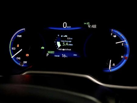 2025-Toyota-Corolla-Cross-18-XS-Hybrid_17