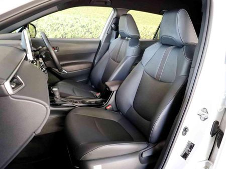 2025-Toyota-Corolla-Cross-18-XS-Hybrid_2