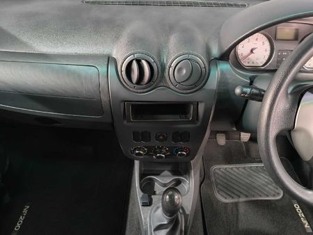 2024-Nissan-NP200-16_15