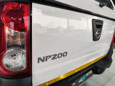 2024-Nissan-NP200-16_19