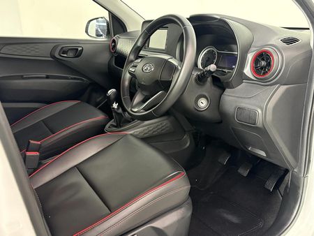 2022-Hyundai-Grand-i10-10-Fluid_9