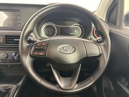 2022-Hyundai-Grand-i10-10-Fluid_11