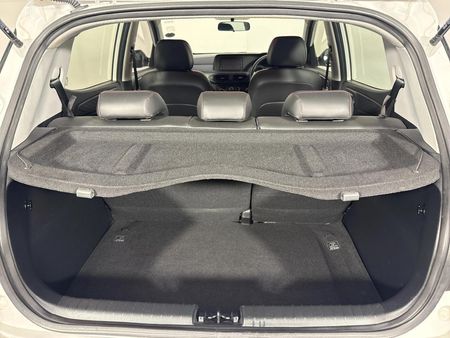 2022-Hyundai-Grand-i10-10-Fluid_13
