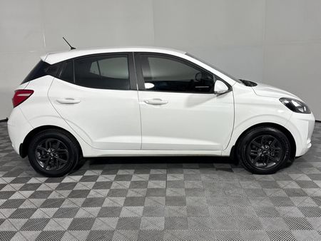 2022-Hyundai-Grand-i10-10-Fluid_16