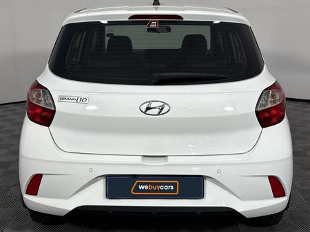 2022-Hyundai-Grand-i10-10-Fluid_17