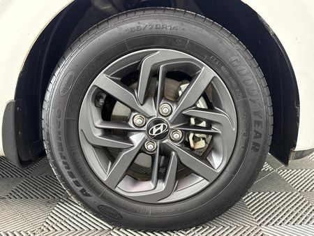 2022-Hyundai-Grand-i10-10-Fluid_4