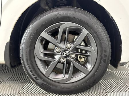 2022-Hyundai-Grand-i10-10-Fluid_5