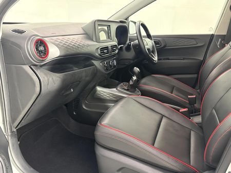 2022-Hyundai-Grand-i10-10-Fluid_8