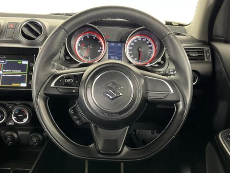 2022-Suzuki-Swift-12-GLX_10
