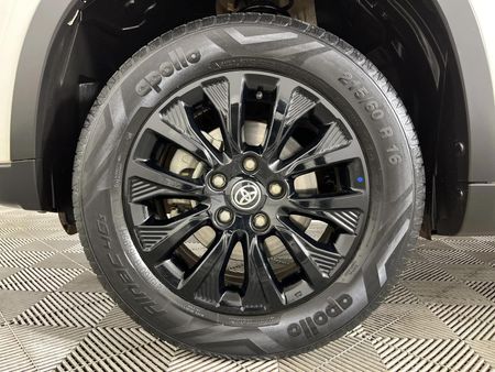 2022-Toyota-Urban-Cruiser-15-Xs-Auto_4
