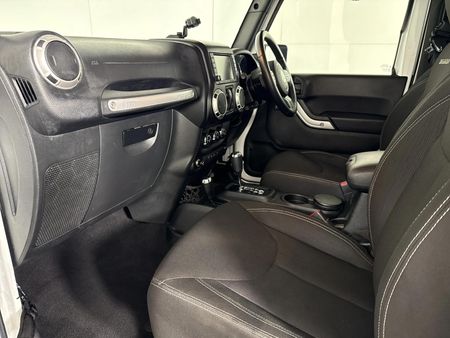 2017-Jeep-Wrangler-36-V6-Rubicon-2-dr-Auto_7