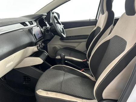2022-Renault-Triber-10-Intens-Auto_8