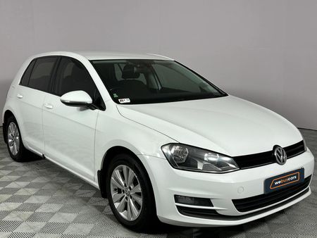 2014-Volkswagen-Golf-VII-14-TSI-Comfortline-Auto_16