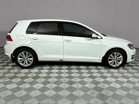 2014-Volkswagen-Golf-VII-14-TSI-Comfortline-Auto_17