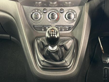 2017-Ford-Tourneo-Connect-10-Trend-SWB_8