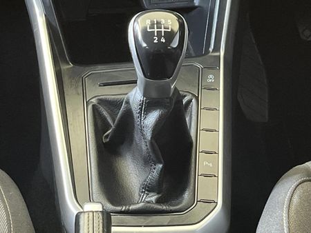 2022-Volkswagen-Polo-10-TSI-Life_10