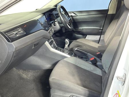 2022-Volkswagen-Polo-10-TSI-Life_8
