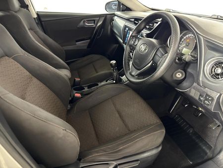 2017-Toyota-Auris-16-XR_9