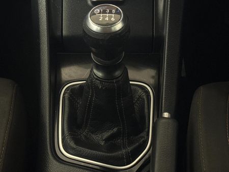 2017-Toyota-Auris-16-XR_10