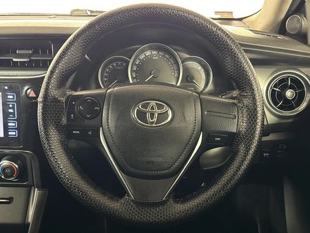 2017-Toyota-Auris-16-XR_11