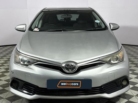 2017-Toyota-Auris-16-XR_14