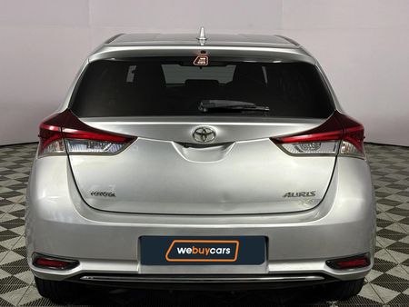 2017-Toyota-Auris-16-XR_17
