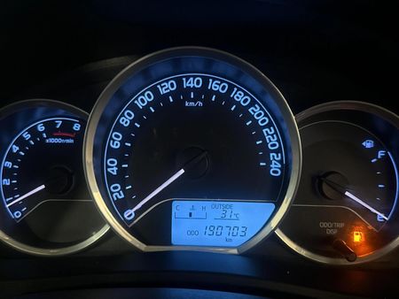 2017-Toyota-Auris-16-XR_2