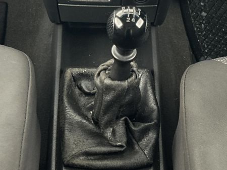 2011-Chevrolet-Aveo-16-L-Hatch_10