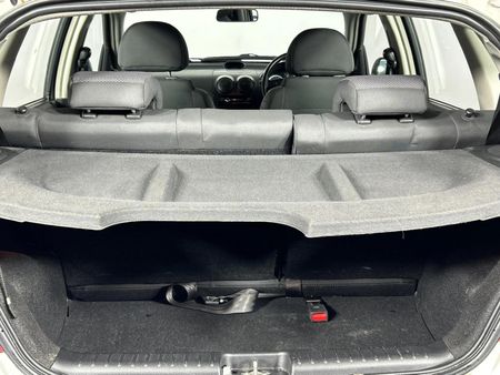 2011-Chevrolet-Aveo-16-L-Hatch_13