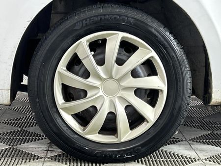 2011-Chevrolet-Aveo-16-L-Hatch_4