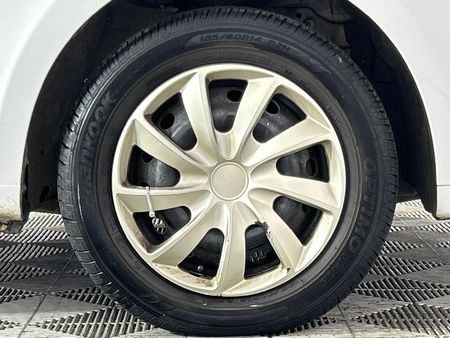 2011-Chevrolet-Aveo-16-L-Hatch_5