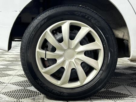 2011-Chevrolet-Aveo-16-L-Hatch_7