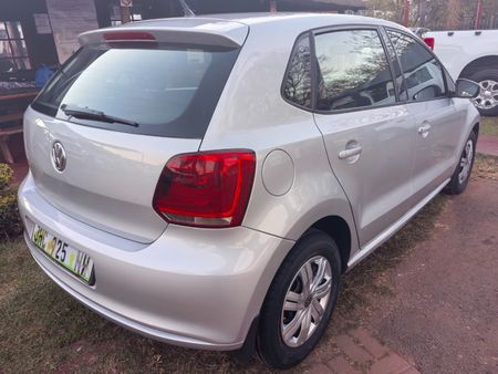 2012-Volkswagen-Polo-Vivo-16-Trendline_4