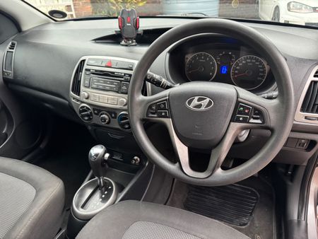2014-Hyundai-i20-14-Fluid-Auto_2
