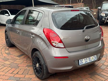 2014-Hyundai-i20-14-Fluid-Auto_6