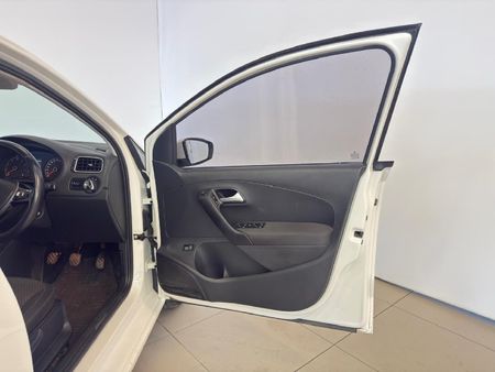 2017-Volkswagen-Polo-GP-16-Comfortline_12