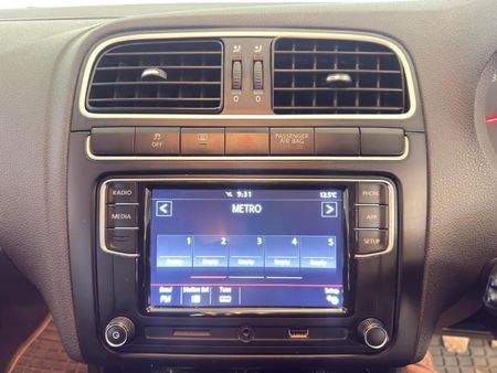 2017-Volkswagen-Polo-GP-16-Comfortline_17