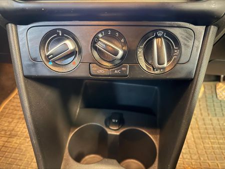 2017-Volkswagen-Polo-GP-16-Comfortline_18