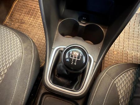 2017-Volkswagen-Polo-GP-16-Comfortline_19