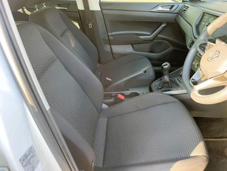 2024-Volkswagen-Polo-10-TSI_12