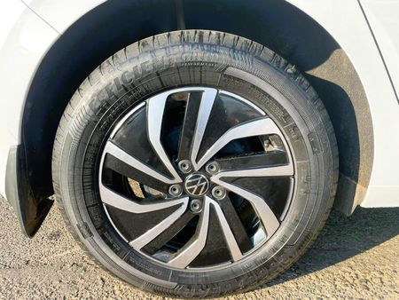 2024-Volkswagen-Polo-10-TSI_14