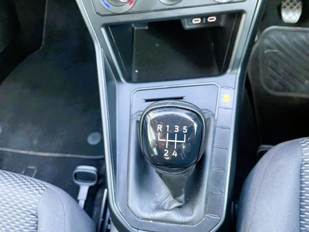 2024-Volkswagen-Polo-10-TSI_18