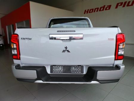 2021-Mitsubishi-Triton-24-Di-Dc-Auto-Double-Cab_4