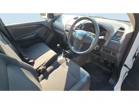 2026-Isuzu-D-Max-250C-Fleetside-Single-Cab_8